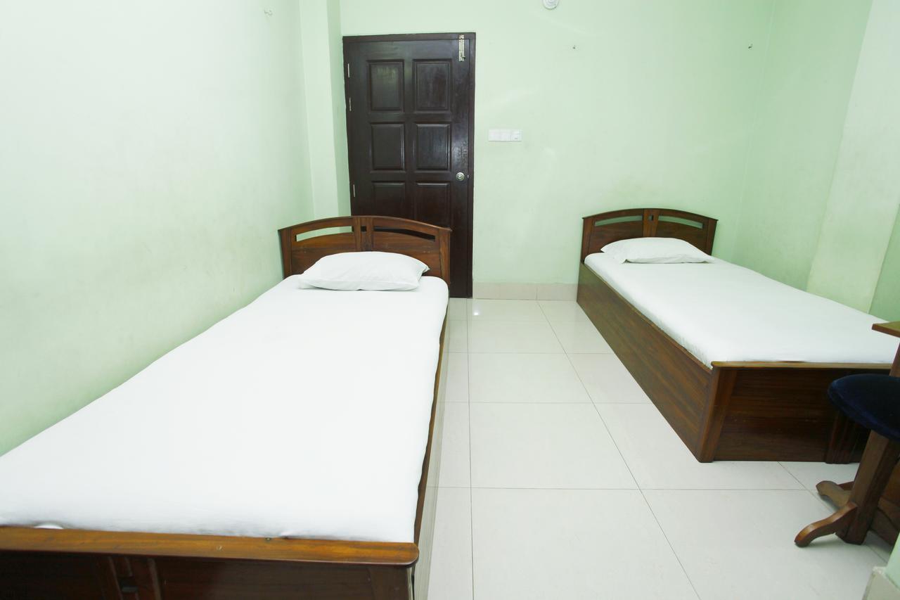 Hotel Star Park Dakhin Kattali Стая снимка